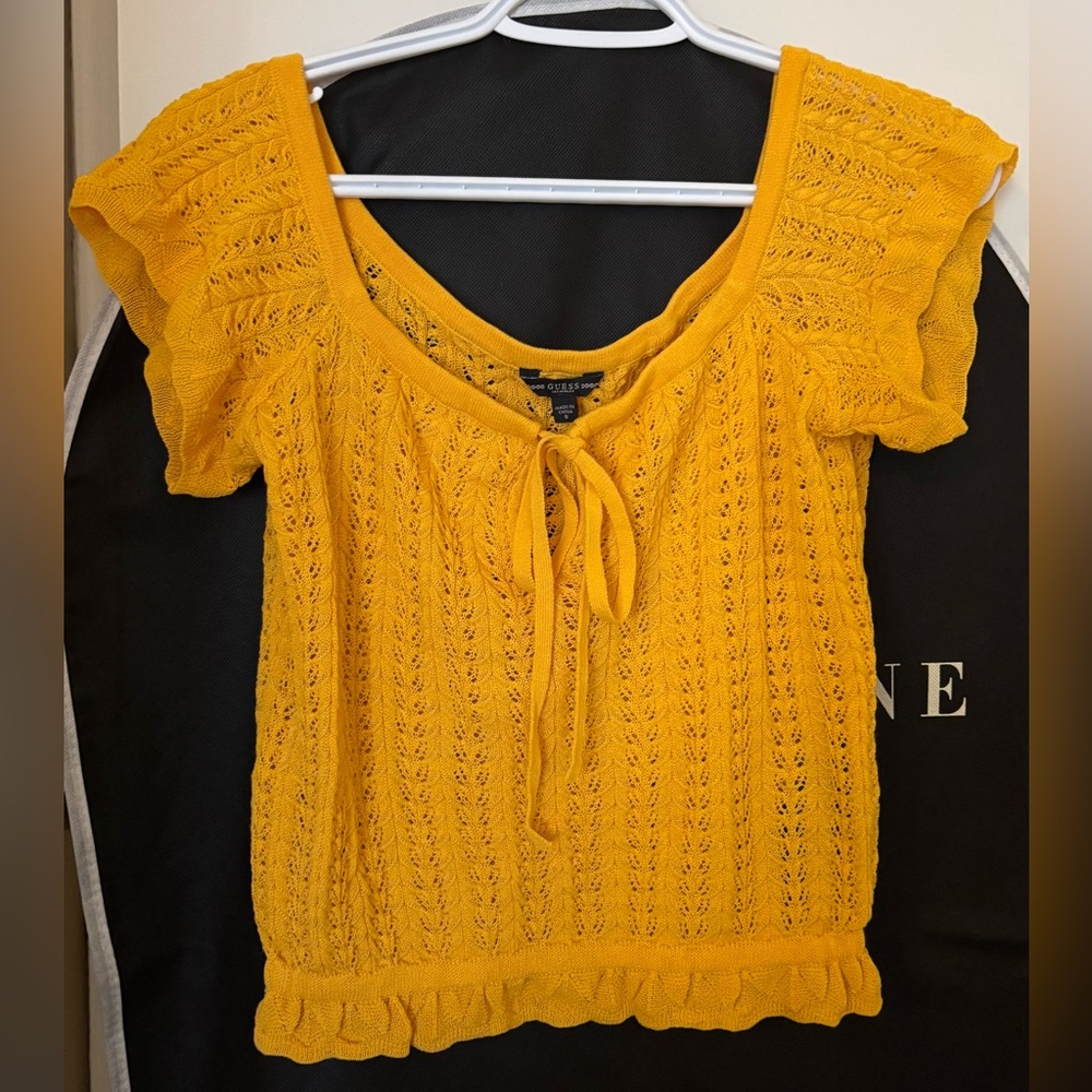 Guess-Yellow Lace Knitted-Cropped Top
Size Small-NWOT